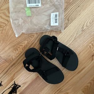 Size 9 black sandals